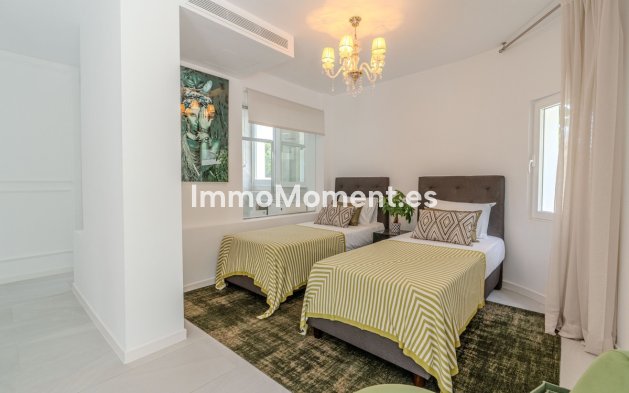 Resale - Detached villa - Marbella - Nueva Andalucía