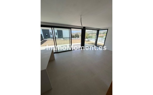 Resale - Detached villa - Estepona - Atalaya