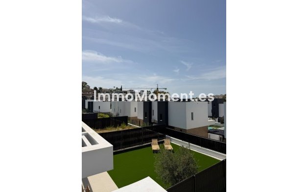 Resale - Detached villa - Estepona - Atalaya