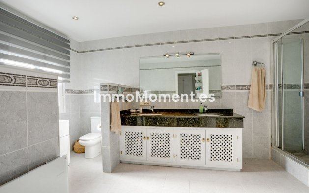 Wiederverkauf - Freistehende Villa - Estepona  - New Golden Mile