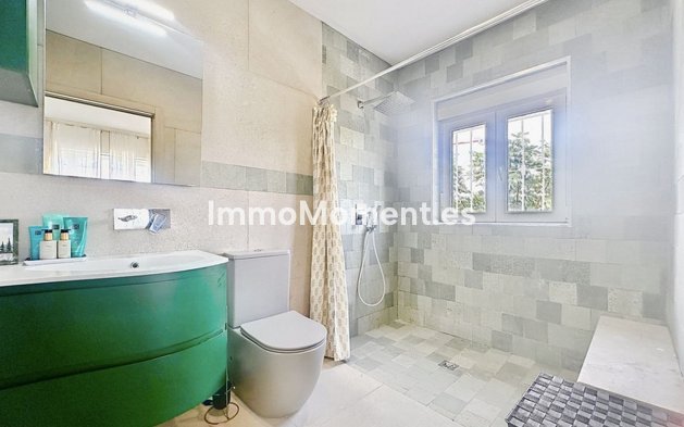 Wiederverkauf - Freistehende Villa - Estepona  - Estepona Centro