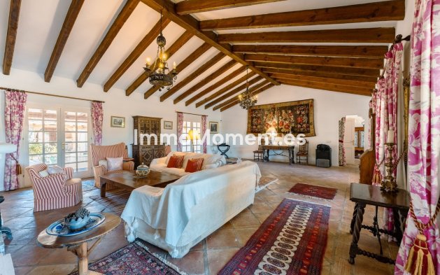 Reventa - Casa de campo - Estepona  - Cancelada