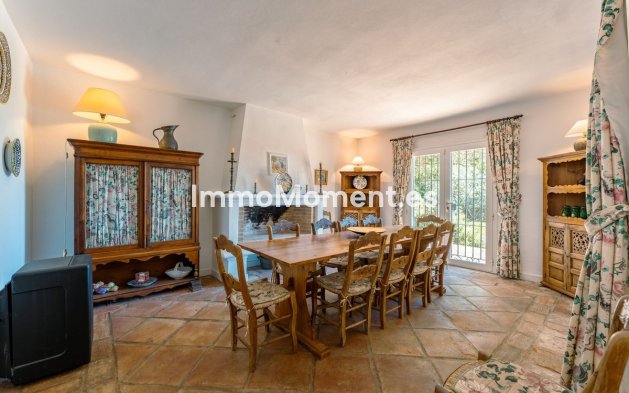 Reventa - Casa de campo - Estepona  - Cancelada