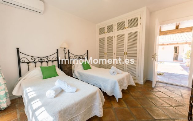 Reventa - Casa de campo - Estepona  - Cancelada