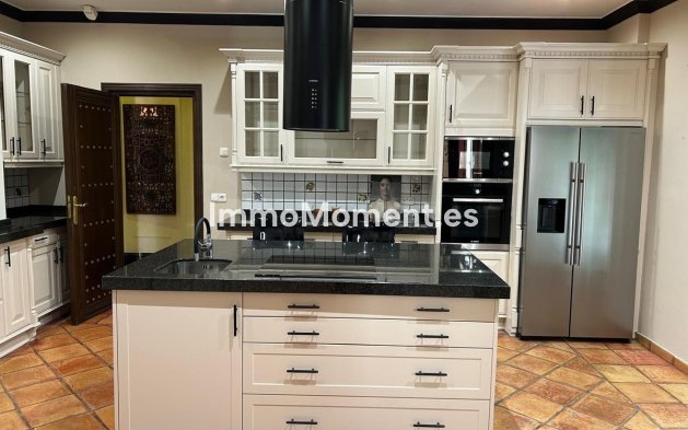 Resale - Detached villa - Marbella - Sierra Blanca