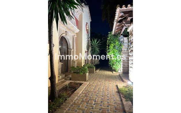 Resale - Detached villa - Marbella - Sierra Blanca