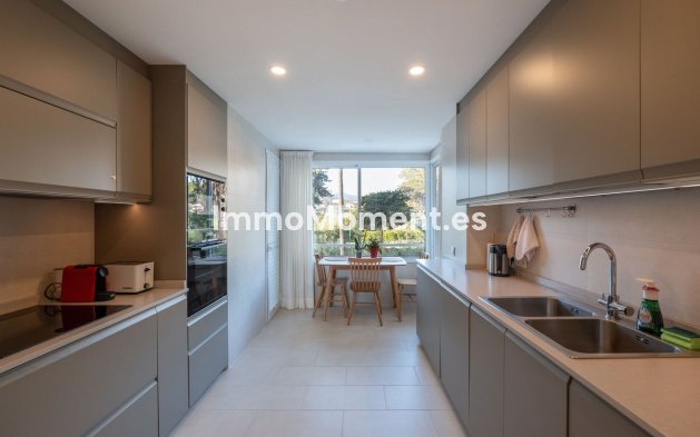 Resale - Apartment - Estepona - Estepona Centro