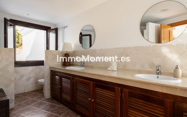 Wiederverkauf - Freistehende Villa - Estepona  - Estepona Centro