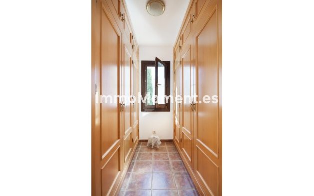 Wiederverkauf - Freistehende Villa - Estepona  - Estepona Centro
