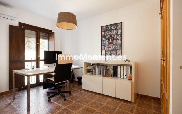 Wiederverkauf - Freistehende Villa - Estepona  - Estepona Centro