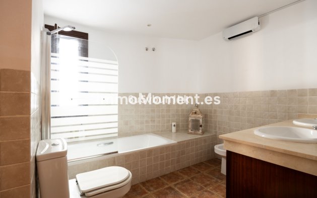 Wiederverkauf - Freistehende Villa - Estepona  - Estepona Centro