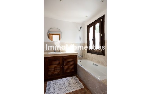 Wiederverkauf - Freistehende Villa - Estepona  - Estepona Centro