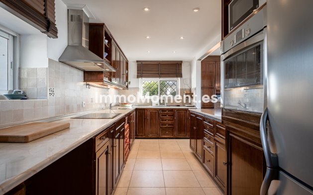 Wiederverkauf - Freistehende Villa - Marbella - Nueva Andalucía