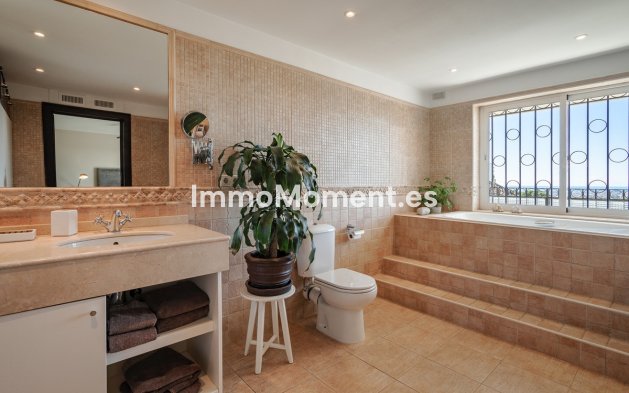 Wiederverkauf - Freistehende Villa - Marbella - Nueva Andalucía
