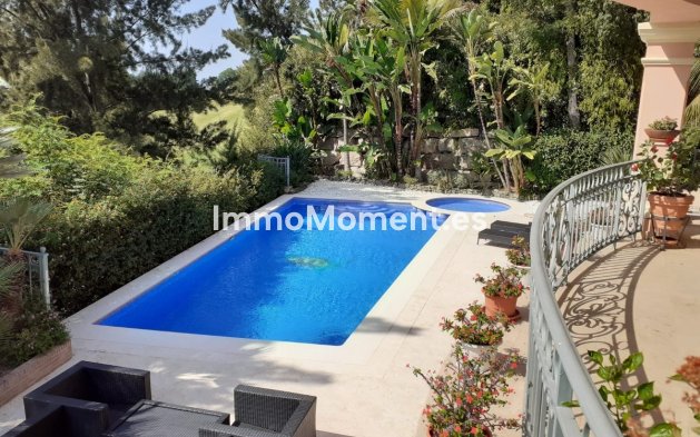 Resale - Detached villa - Estepona - Estepona Centro