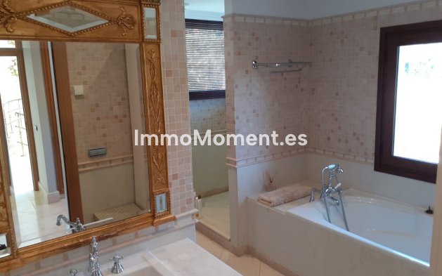 Resale - Detached villa - Estepona - Estepona Centro