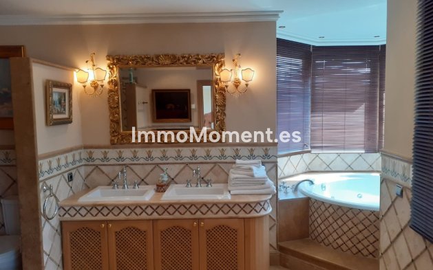 Resale - Detached villa - Estepona - Estepona Centro
