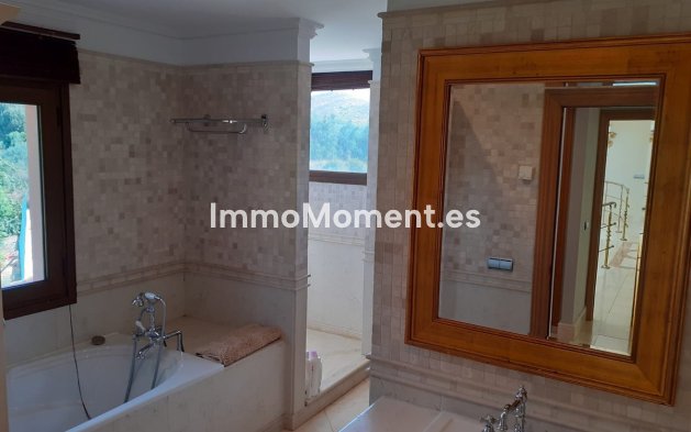 Resale - Detached villa - Estepona - Estepona Centro