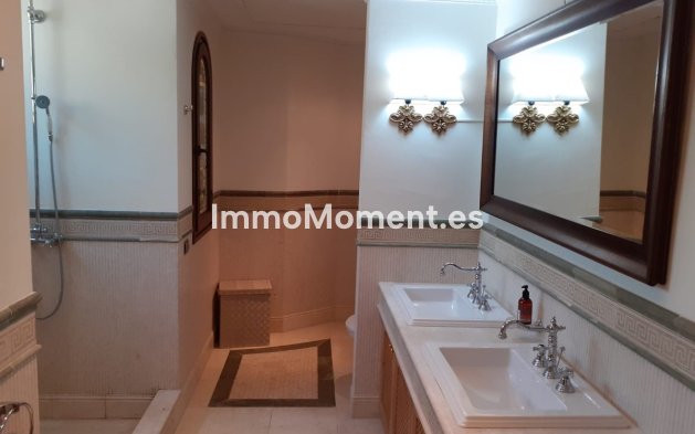 Resale - Detached villa - Estepona - Estepona Centro