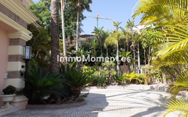 Resale - Detached villa - Estepona - Estepona Centro