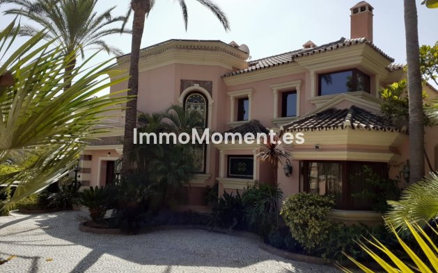 Resale - Detached villa - Estepona - Estepona Centro