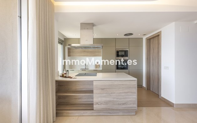 Resale - Apartment - Benahavís - Benahavís Centro