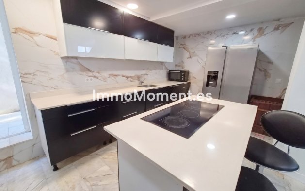 Resale - Detached villa - Benalmadena - Benalmadena Centro