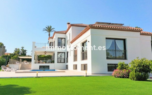 Bestaande woning - Vrijstaande villa - Estepona  - Estepona Centro