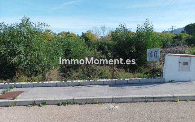 Wiederverkauf - Grundstück -   Inländisch - Alhaurín el Grande Centro