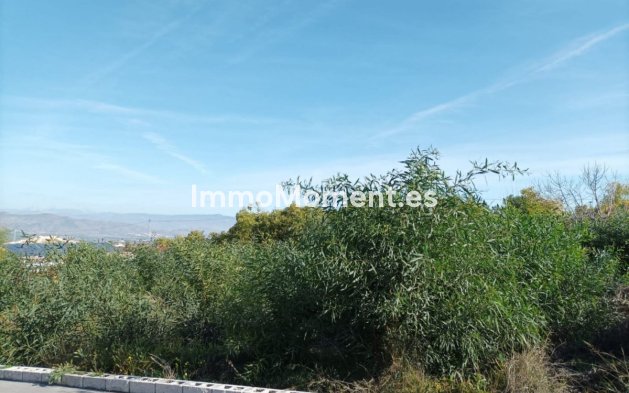 Wiederverkauf - Grundstück -   Inländisch - Alhaurín el Grande Centro