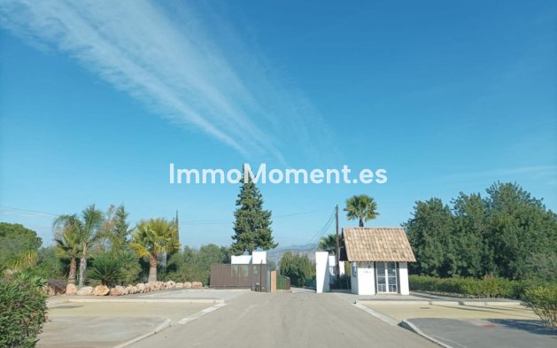 Wiederverkauf - Grundstück -   Inländisch - Alhaurín el Grande Centro