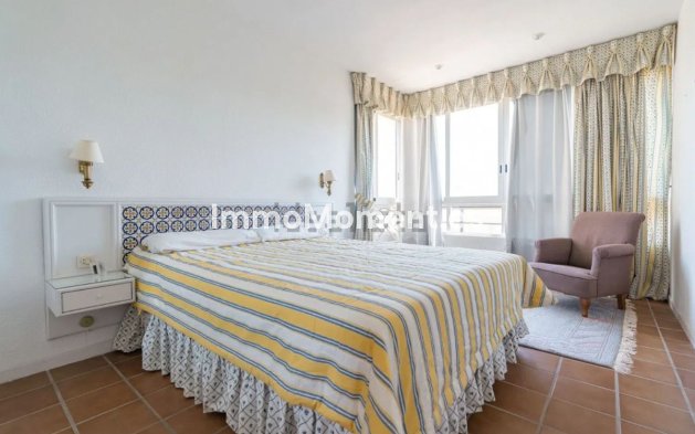 Resale - Apartment - Marbella - Nueva Andalucía