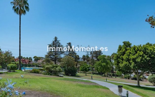 Resale - Apartment - Marbella - Nueva Andalucía