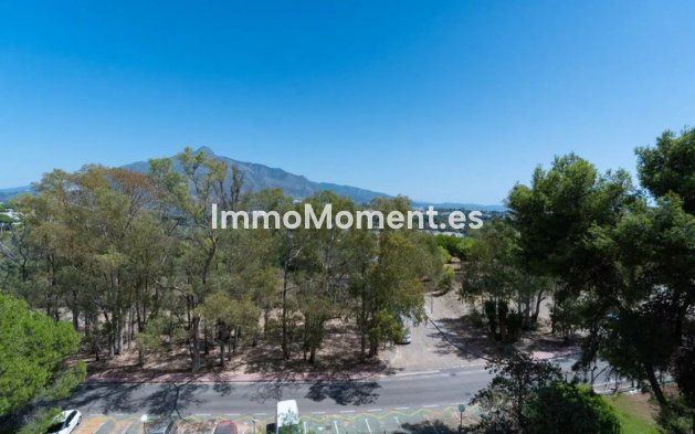 Resale - Apartment - Marbella - Nueva Andalucía