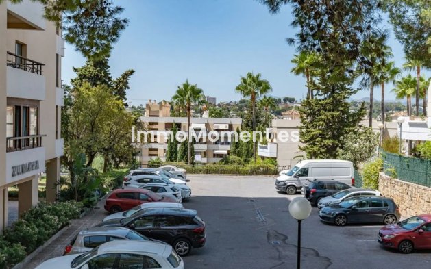 Resale - Apartment - Marbella - Nueva Andalucía