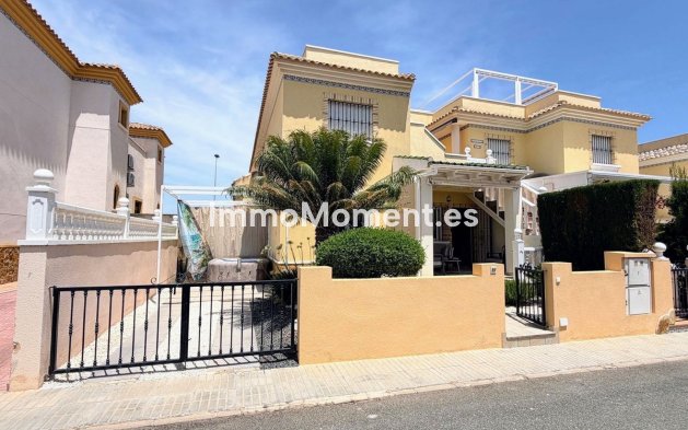 Resale - Apartment - Orihuela Costa - Villamartín