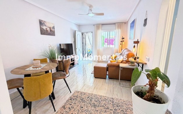 Resale - Apartment - Orihuela Costa - Villamartín