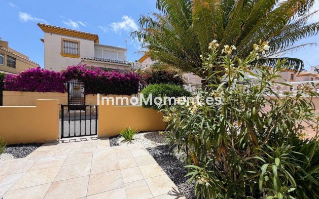 Resale - Apartment - Orihuela Costa - Villamartín