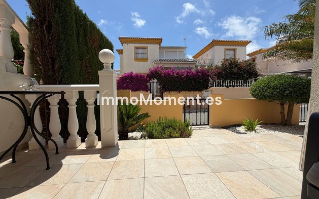 Resale - Apartment - Orihuela Costa - Villamartín