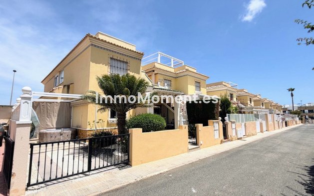 Resale - Apartment - Orihuela Costa - Villamartín