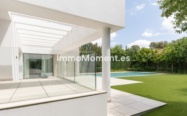 Obra nueva - Villa independiente - Estepona  - Estepona