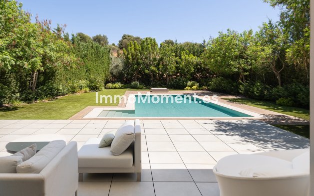 Obra nueva - Villa independiente - Estepona  - Estepona