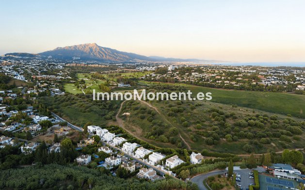 Obra nueva - Villa independiente - Estepona  - Estepona