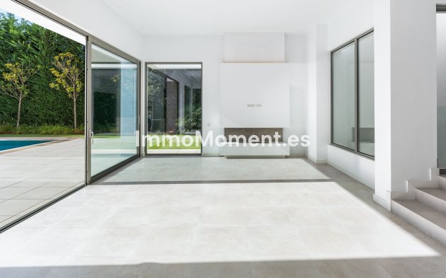 Obra nueva - Villa independiente - Estepona  - Estepona