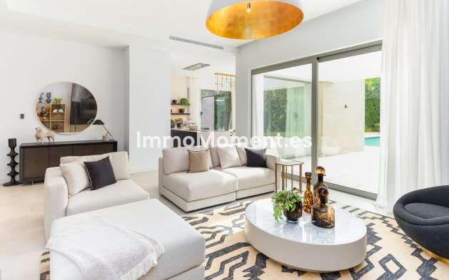 Obra nueva - Villa independiente - Estepona  - Estepona