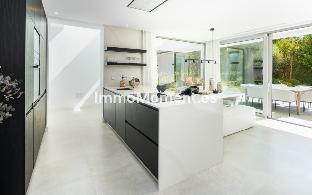Obra nueva - Villa independiente - Estepona  - Estepona
