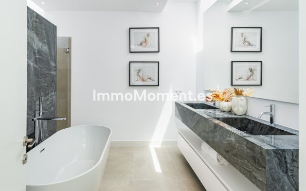 Obra nueva - Villa independiente - Estepona  - Estepona