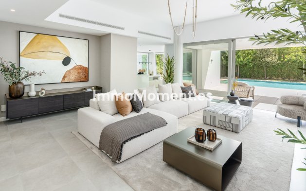 Obra nueva - Villa independiente - Estepona  - Estepona