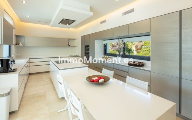 Wiederverkauf - Freistehende Villa - Marbella - Nueva Andalucía