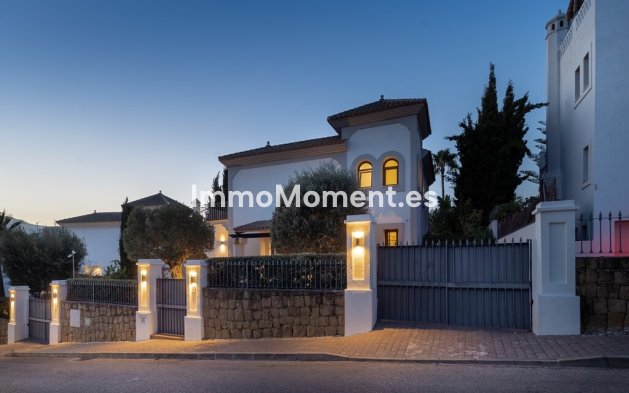 Resale - Detached villa - Estepona - Estepona Centro
